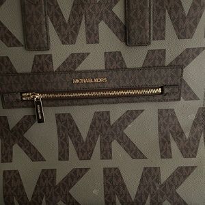 Michael Kors Kenly XL Large NS Tote Satchel